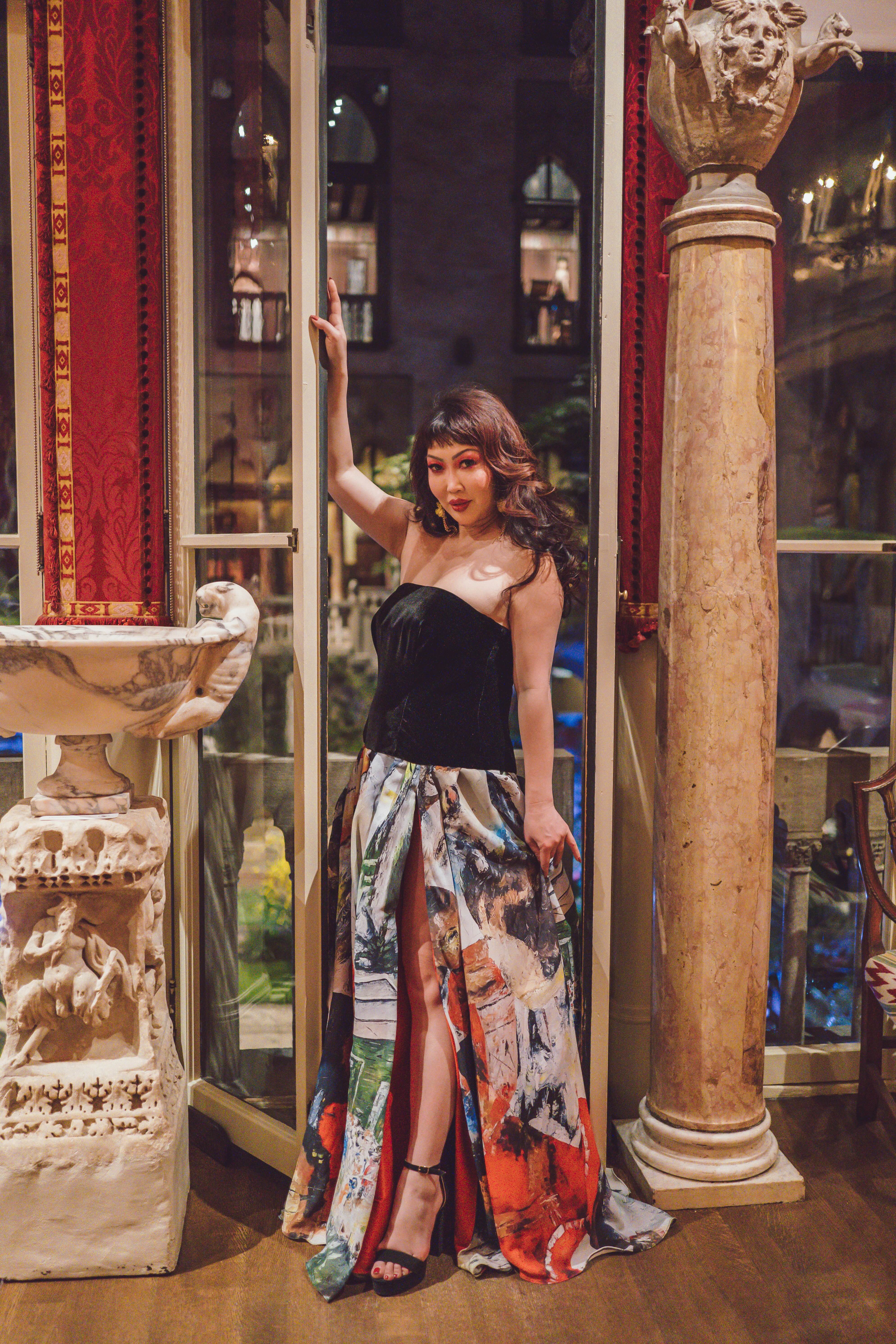 Image of the Eclat Woman, woman wearing an eco-friendly high-fashion dress